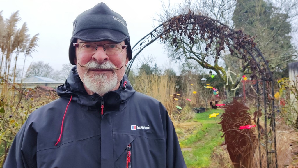 Michael Keller in seinem Garten