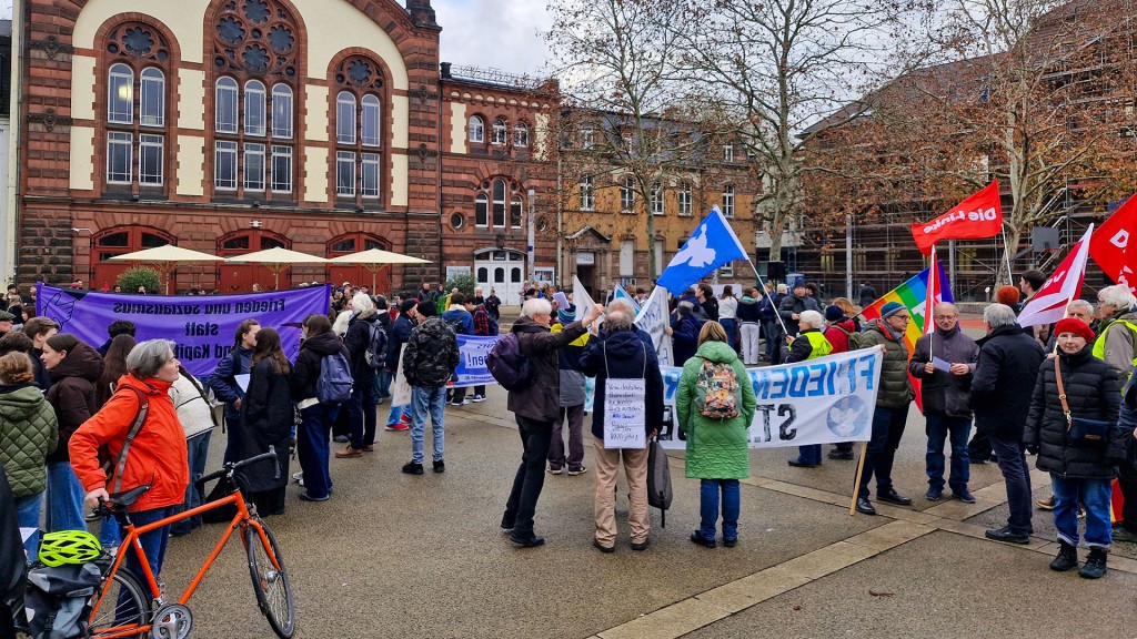 Schüler und Schülerinnen beim Schulstreik gegen Wiedereinführung der Wehrpflicht