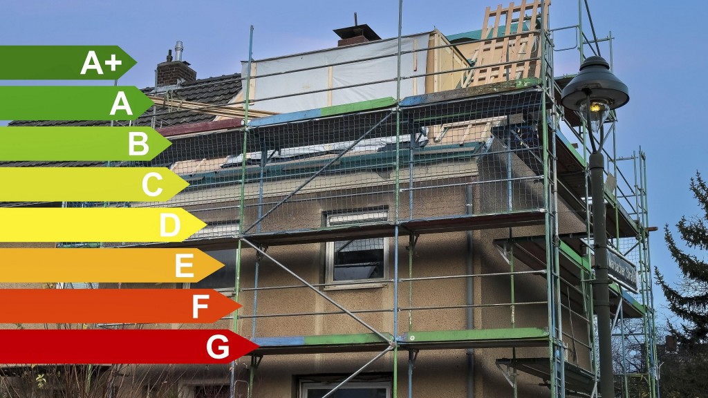 Baustelle. Renovierung und Dämmung des Daches meines Hauses. Abgebildet daneben als Grafik die Effizienzklassen nach dem GEG