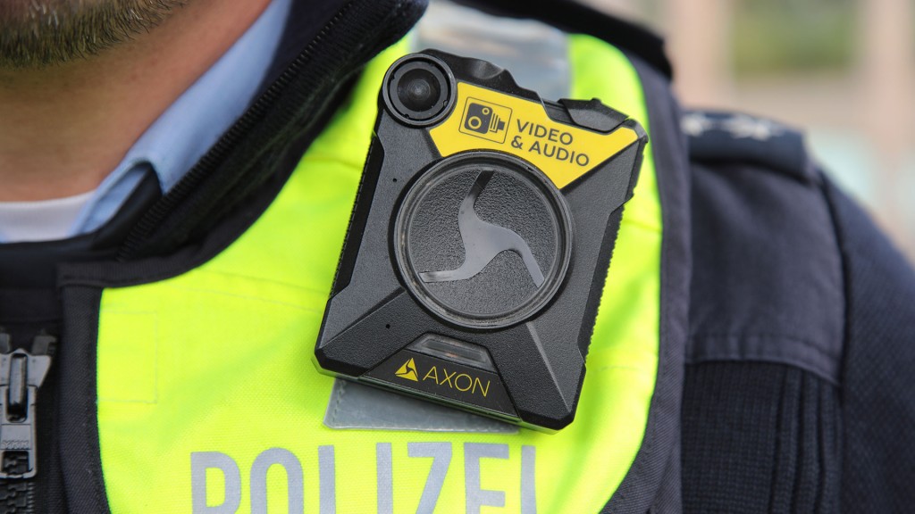 Foto: Polizist mit Bodycam