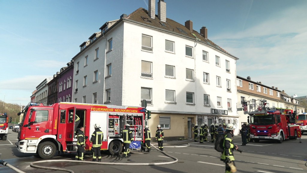 Foto: Feuerwehr in Neunkirchen bei einem Brand 