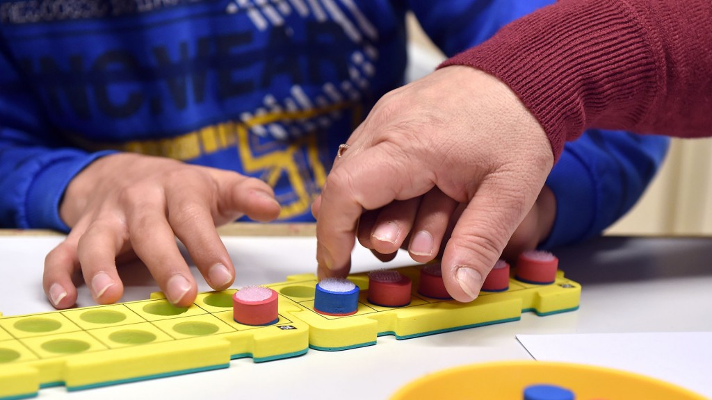 Förderunterricht mit einem sehbehinderten Kind