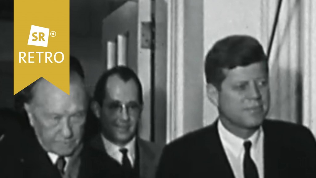 Konrad Adenauer und John F. Kennedy stehen nebeneinander