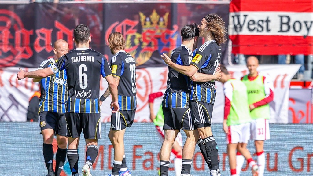 Foto: Jubel des 1. FC Saarbrücken beim Tor zum 1:1 