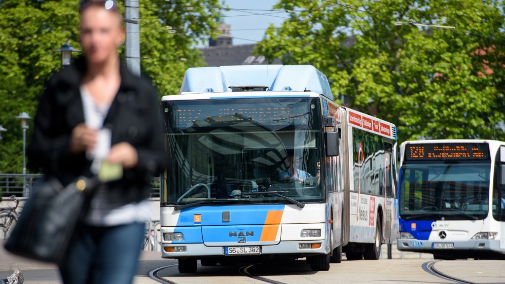Foto: Zwei Busse des Saarländischen Verkehrverbundes