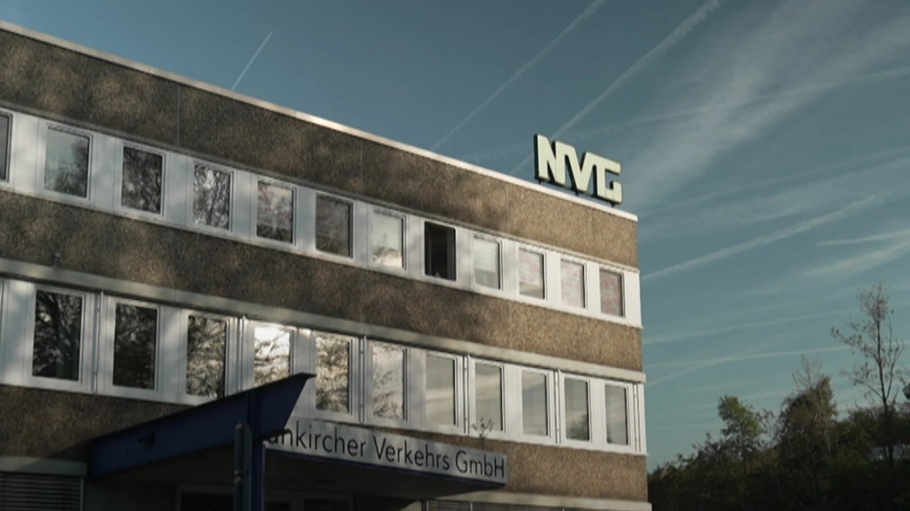 Logo der NVG auf einem Gebäudedach