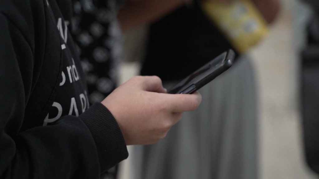 Jugendliche am Smartphone