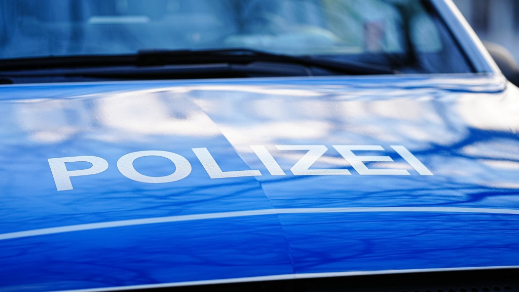 Aufschrift Polizei auf Polizeiauto