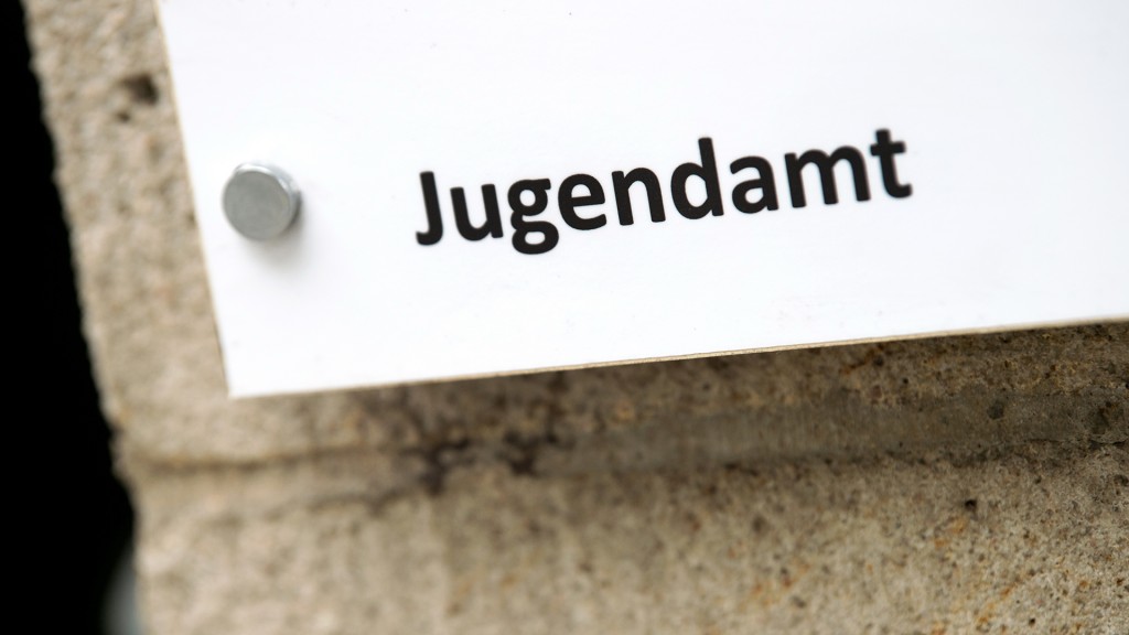 „Jugendamt“ steh auf einem Türschild