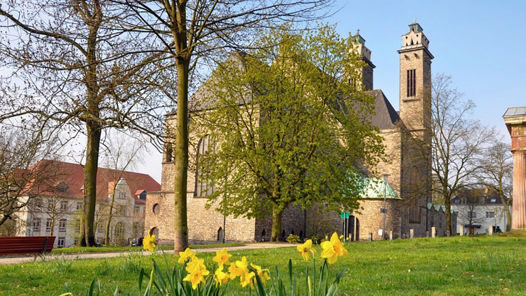 Ansicht der katholischen Pfarrkirche St. Michael am Echelmeyerpark