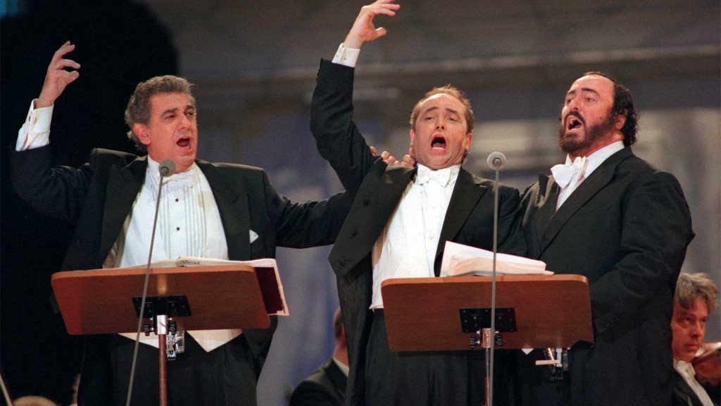 Placido Domingo, Jose Carreras und Luciano Pavarotti (die Drei Tenöre) während ihres Auftaktkonzerts in Tokio