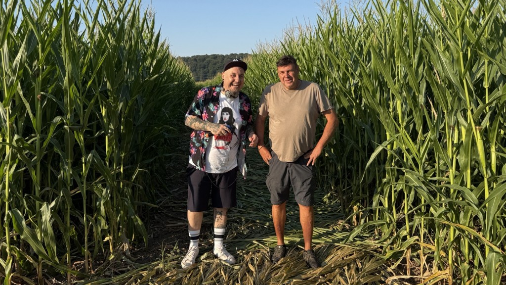 Freaky Jörn und Stefan Spangenberger im Maisfeld