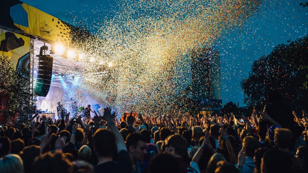 Open Air Bühne mit Publikum