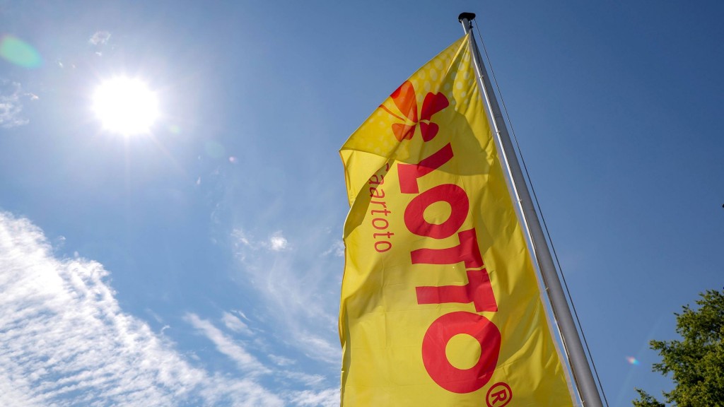 Eine Fahne mit der Aufschrift Saartoto Lotto