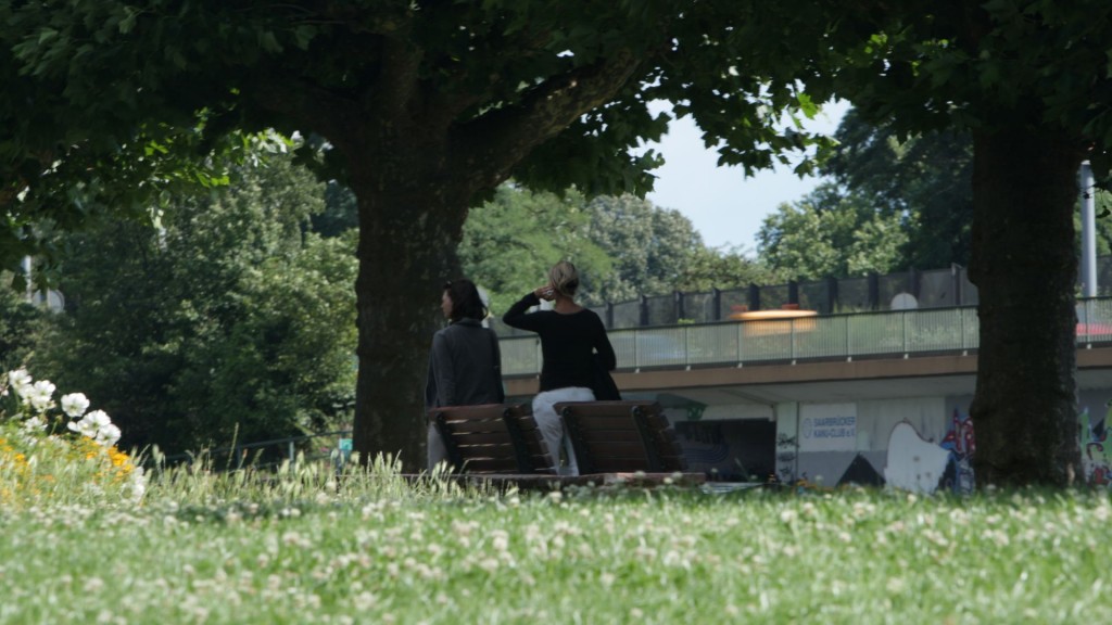 Spaziergänger am Saarbrücker Staden
