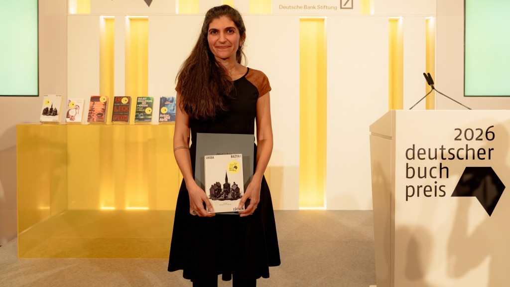 Foto: Shida Bazyar erhält den Deutschen Buchpreis 2026