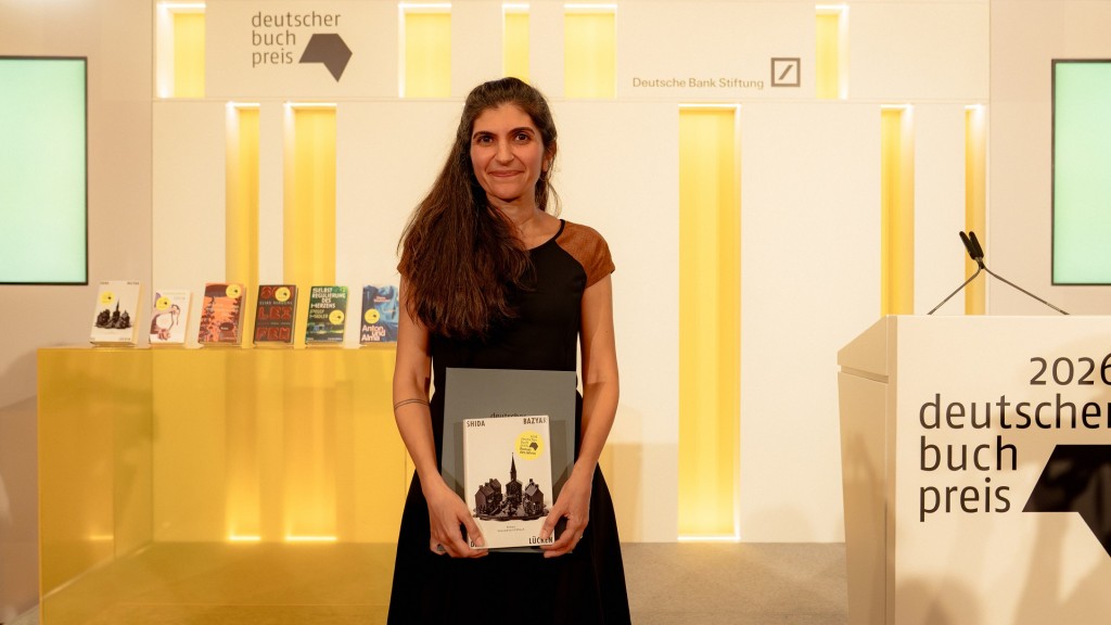 Foto: Shida Bazyar erhält den Deutschen Buchpreis 2026