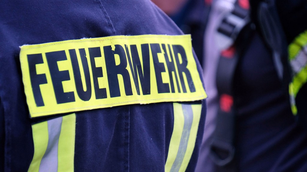 Foto: Feuerwehrhelfer in Uniform