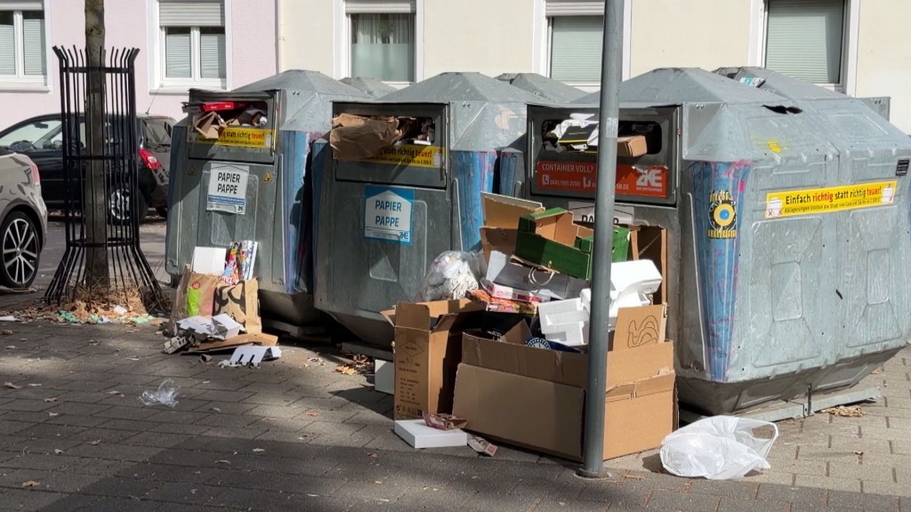 Foto: Überlaufende Müllcontainer