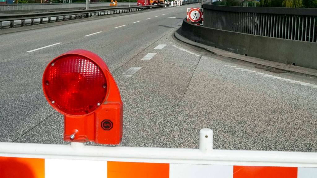 Foto: Symbolbild: Absperrbarke auf einer Straße
