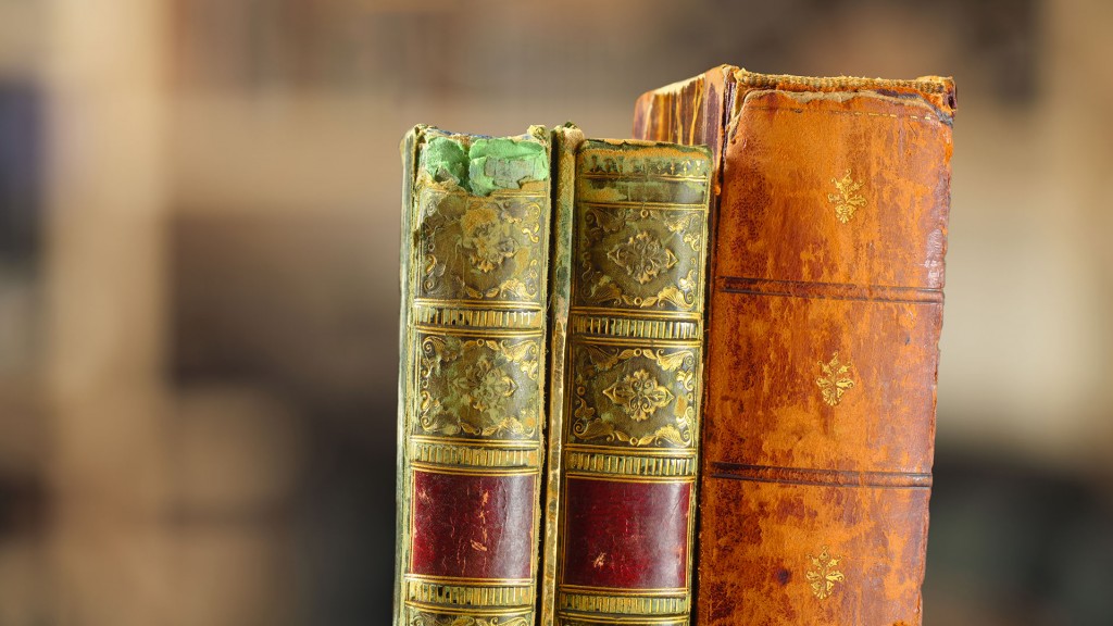 Antike Bücher mit grünem Farbstoff im Einband